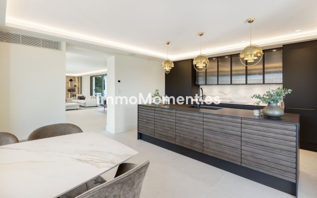 Resale - Villa - Marbella - Nueva Andalucía