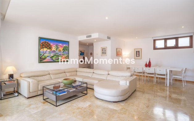 Resale - Apartment - Marbella - Altos de los Monteros