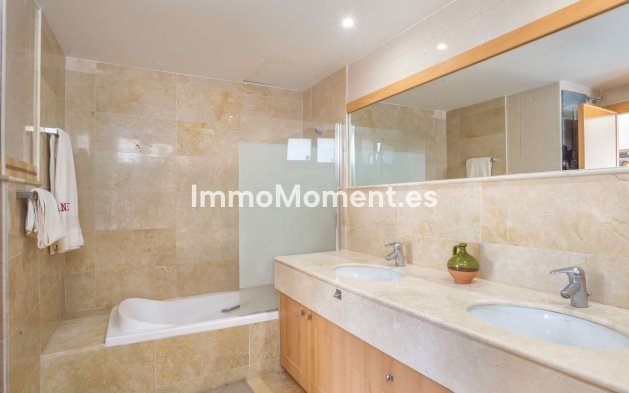 Resale - Apartment - Marbella - Altos de los Monteros
