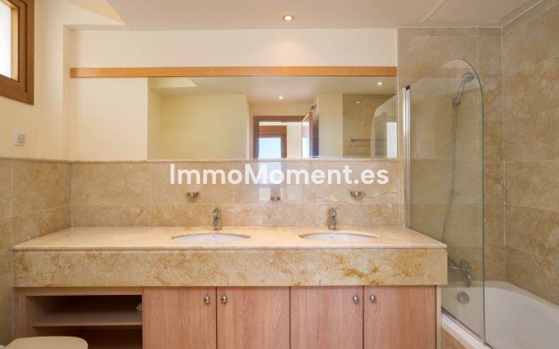 Resale - Apartment - Marbella - Altos de los Monteros