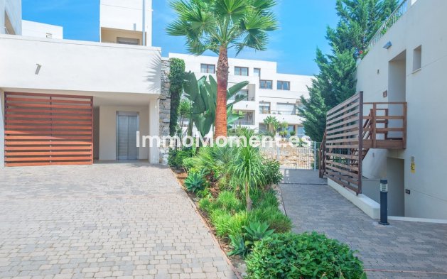 Resale - Apartment - Marbella - Altos de los Monteros