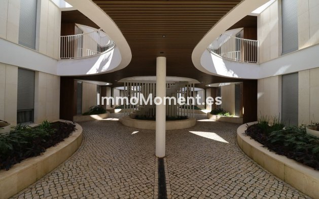 Resale - Apartment - Marbella - Elviria