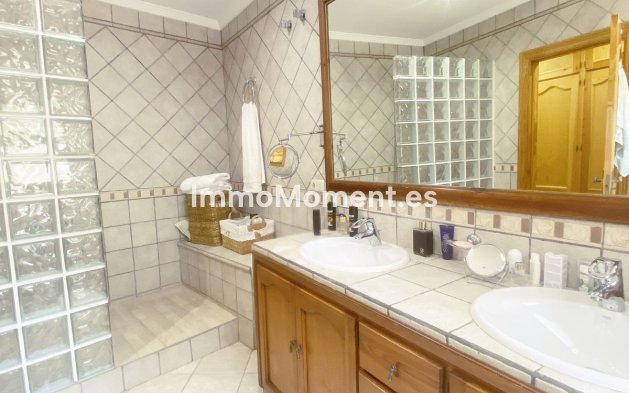 Resale - Villa - Marbella - Elviria