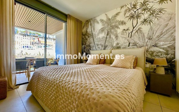Resale - Apartment - Marbella - Elviria