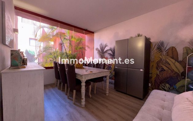 Resale - Apartment - Marbella - Elviria
