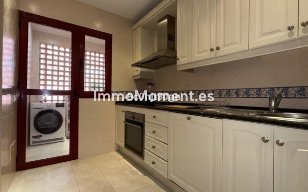 Resale - Apartment - Marbella - Elviria