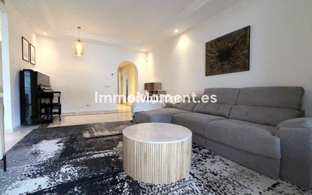 Resale - Apartment - Marbella - Elviria