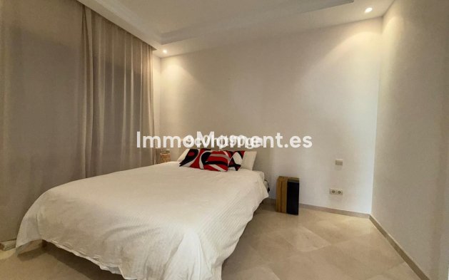 Resale - Apartment - Marbella - Elviria
