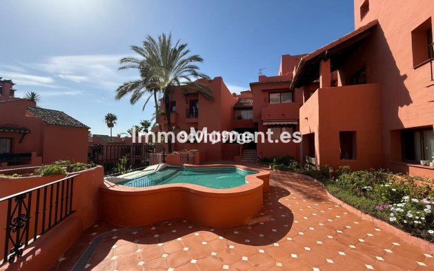 Resale - Apartment - Marbella - Elviria
