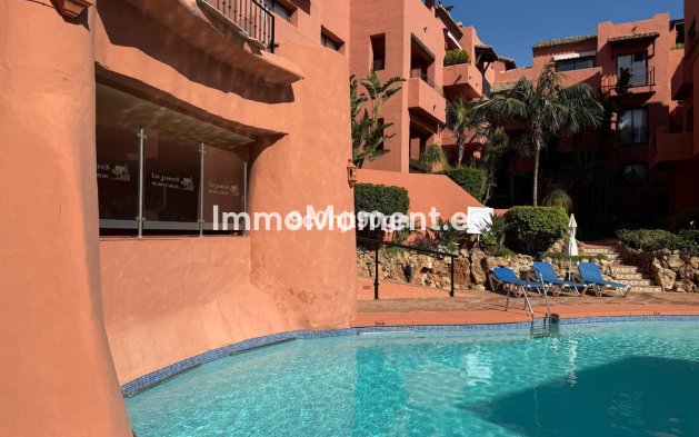Resale - Apartment - Marbella - Elviria