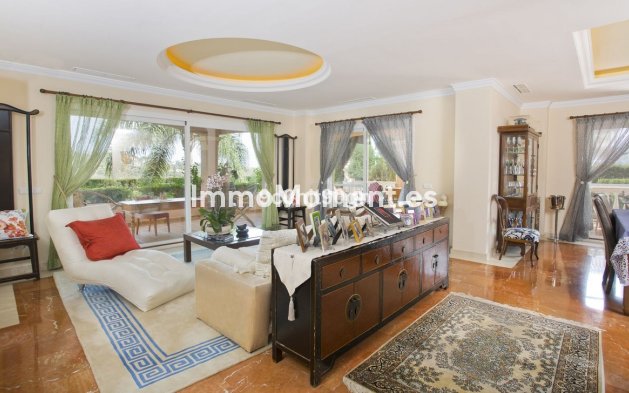 Resale - Villa - Marbella - Elviria