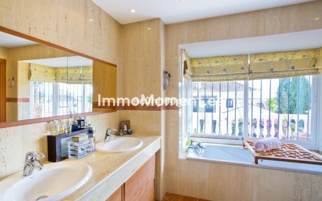 Resale - Villa - Marbella - Elviria