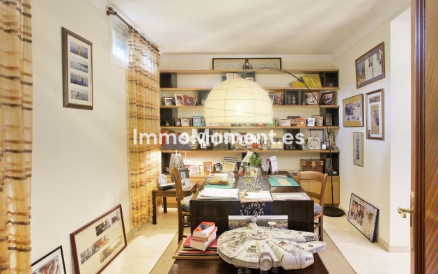 Resale - Villa - Marbella - Elviria