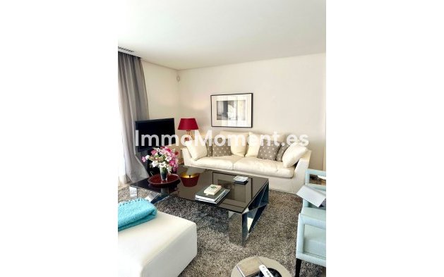 Resale - Apartment - Marbella - Nueva Andalucía