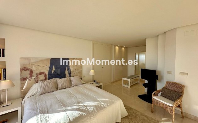 Resale - Apartment - Marbella - Nueva Andalucía