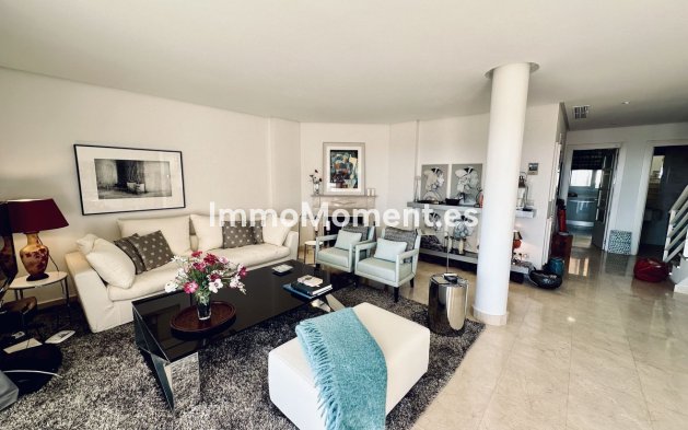 Resale - Apartment - Marbella - Nueva Andalucía