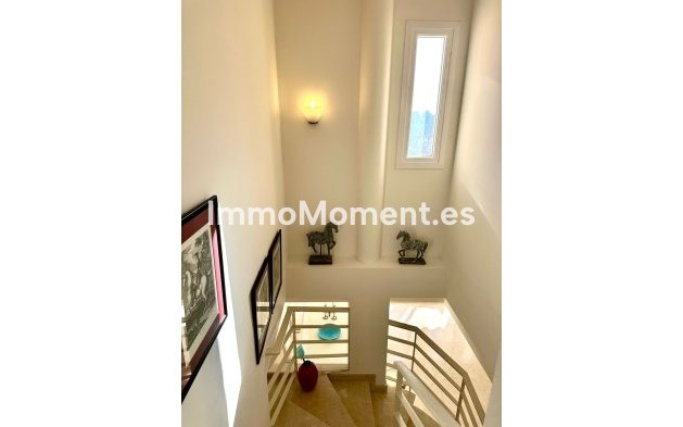 Resale - Apartment - Marbella - Nueva Andalucía