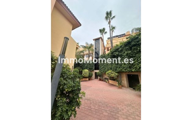 Resale - Apartment - Marbella - Nueva Andalucía