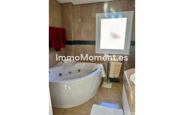 Resale - Apartment - Marbella - Nueva Andalucía