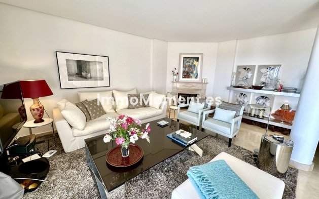 Resale - Apartment - Marbella - Nueva Andalucía