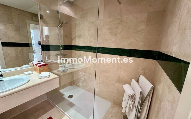 Resale - Apartment - Marbella - Nueva Andalucía