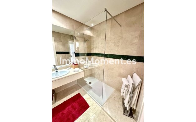 Resale - Apartment - Marbella - Nueva Andalucía