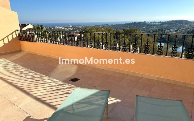 Resale - Apartment - Marbella - Nueva Andalucía