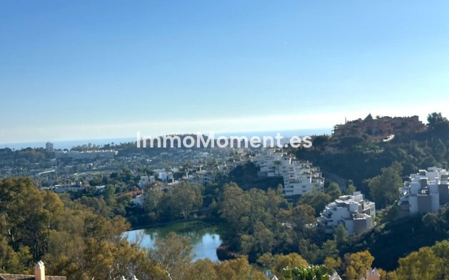 Resale - Apartment - Marbella - Nueva Andalucía