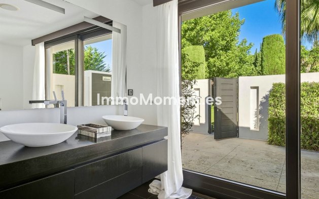 Revente - Villa - Marbella - Guadalmina Baja