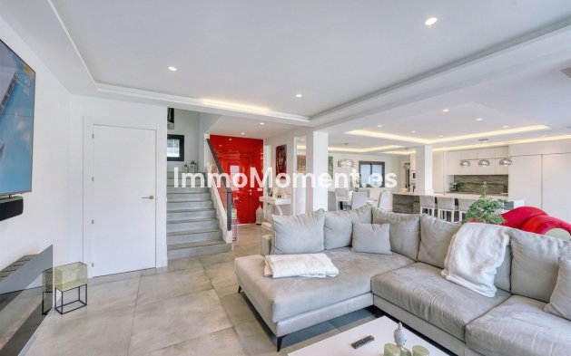 Wiederverkauf - Villa -   Inländisch - Istán