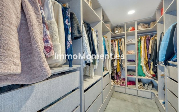 Wiederverkauf - Villa -   Inländisch - Istán