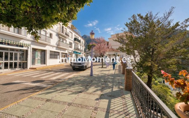 Wiederverkauf - Villa -   Inländisch - Istán