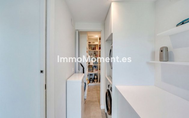 Wiederverkauf - Villa -   Inländisch - Istán