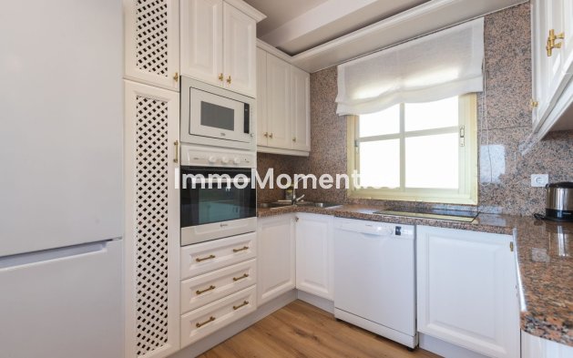 Resale - Apartment - Marbella - Elviria