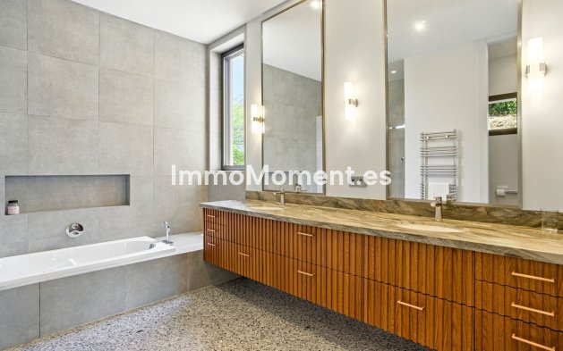 Resale - Villa - Marbella - Elviria