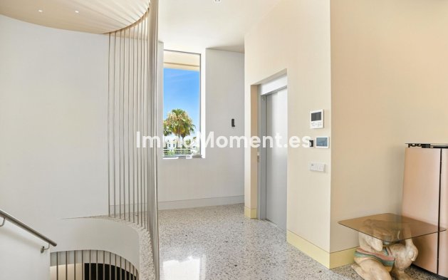 Resale - Villa - Marbella - Elviria