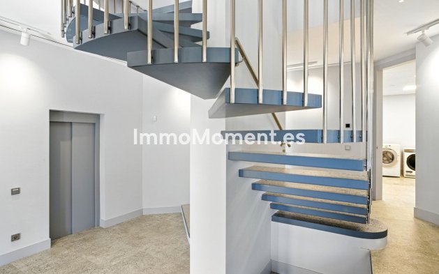 Resale - Villa - Marbella - Elviria