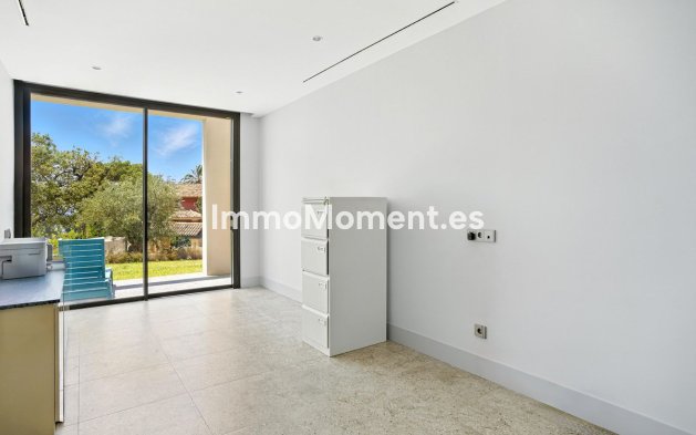 Resale - Villa - Marbella - Elviria