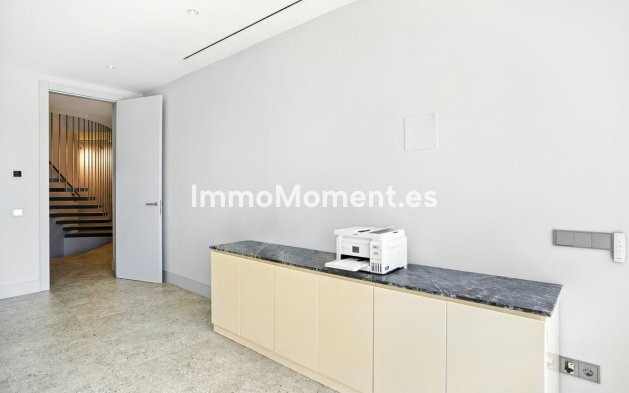 Resale - Villa - Marbella - Elviria