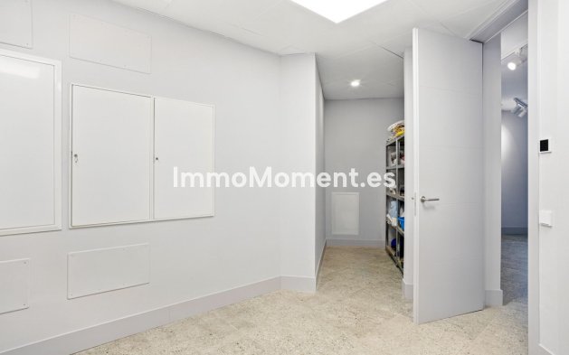 Resale - Villa - Marbella - Elviria