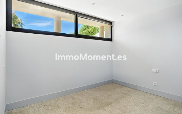 Resale - Villa - Marbella - Elviria