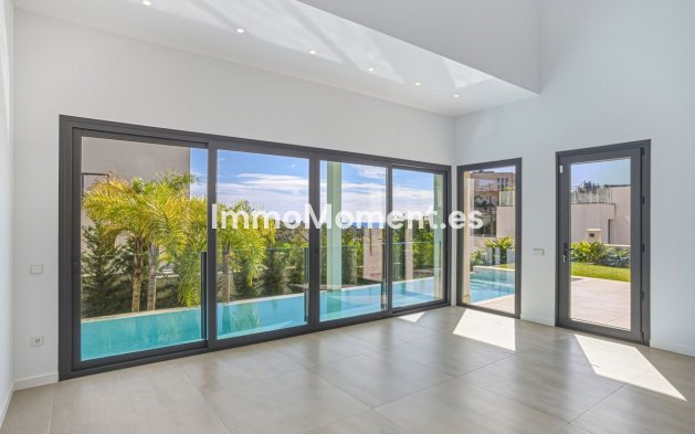 Resale - Villa - Marbella - Elviria