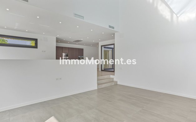 Resale - Villa - Marbella - Elviria