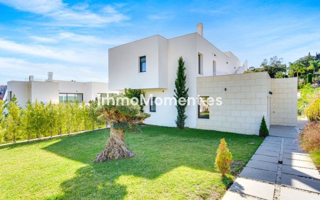 Resale - Villa - Marbella - Elviria