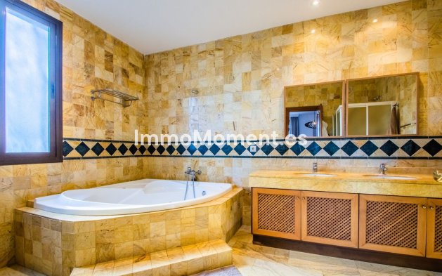 Resale - Apartment - Estepona - New Golden Mile