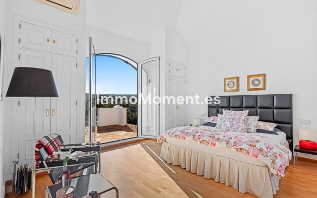 Resale - Villa - Sotogrande