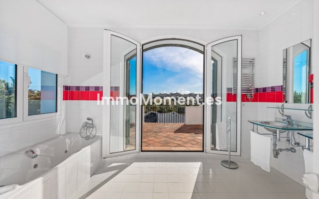 Resale - Villa - Sotogrande