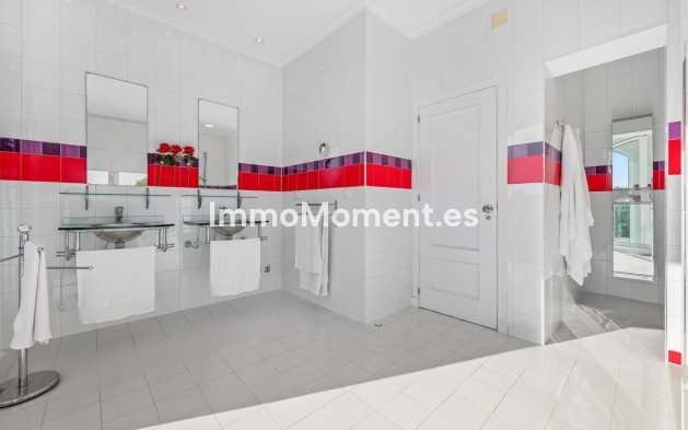 Resale - Villa - Sotogrande