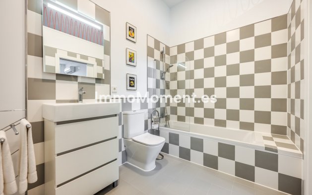 Resale - Villa - Sotogrande