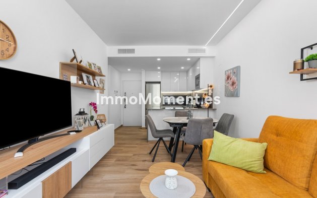 Resale - Apartment - Orihuela - Villamartin